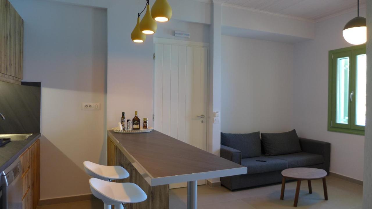 Caltabania Suites Áyios Nikítas Eksteriør bilde