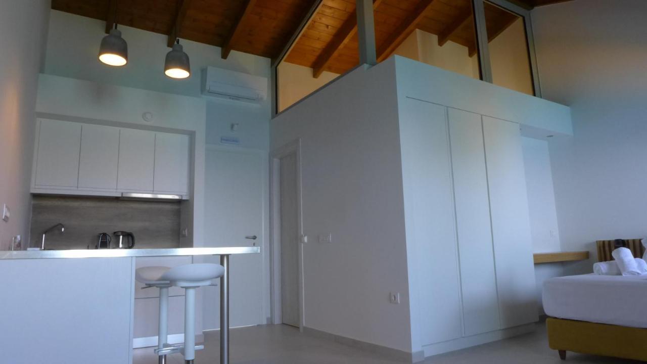 Caltabania Suites Áyios Nikítas Eksteriør bilde